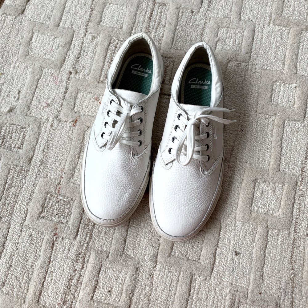 NIB Clark’s Pebbled Leather Lace-up Sneakers